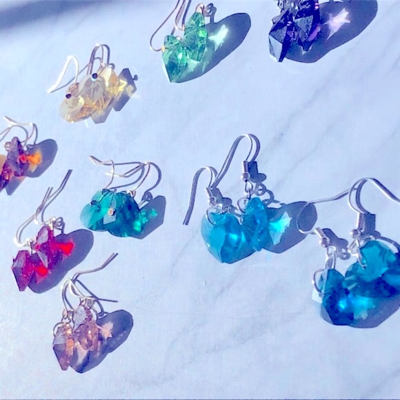New Sparkling Glass Crystal Dangling Heart Handmade Earrings Pastel Mint Green - Picture 6 of 6